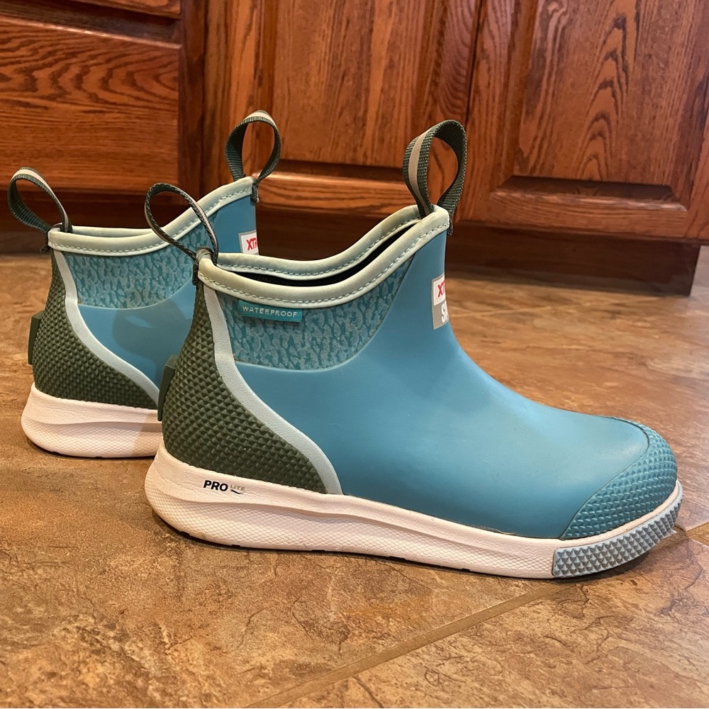 Xtratuf Women’s 6 Inch Ankle Deck Boot Sport